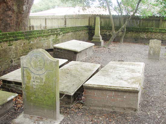 Lucas-Family-Cemetery